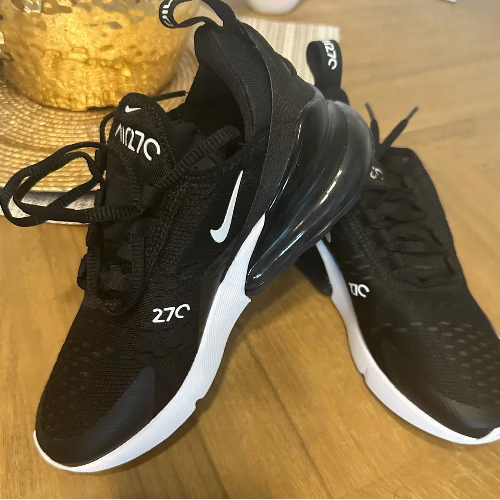 Nike Air Max 270 Black and White Sneakers - Picture 1 of 6